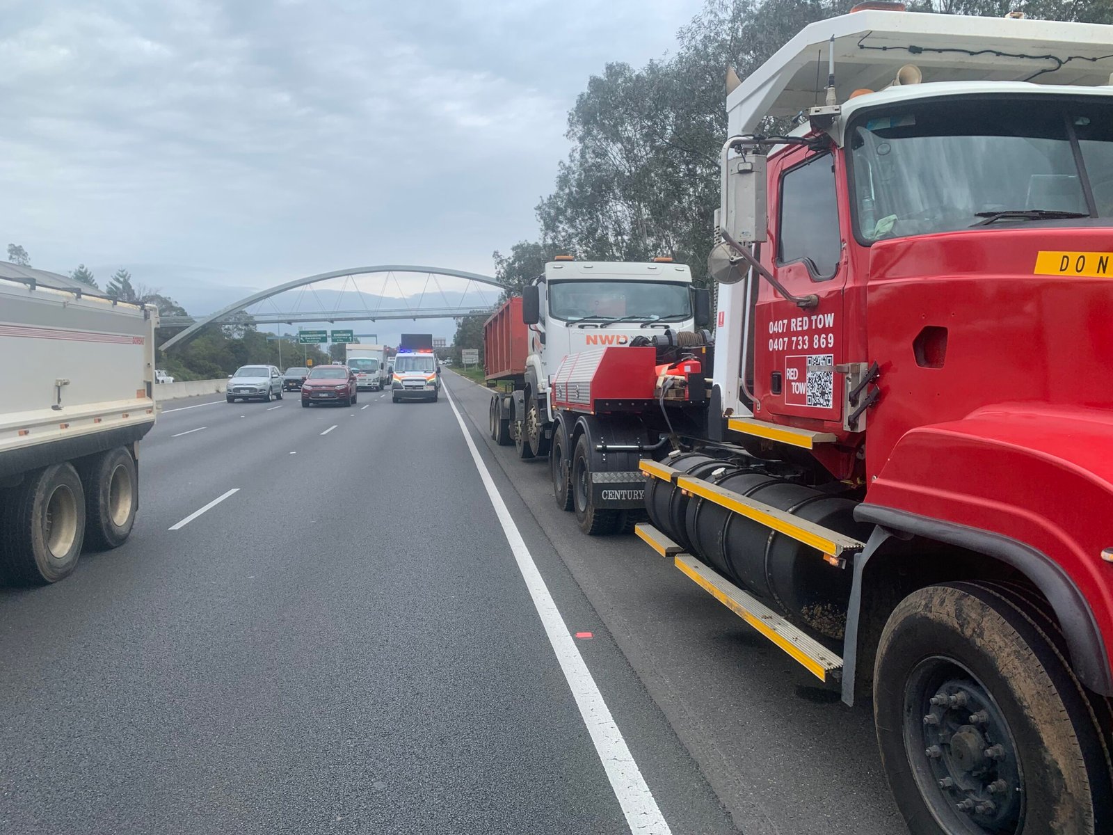 Titan Tow Rescues Hook Bin Truck on the Monash Freeway